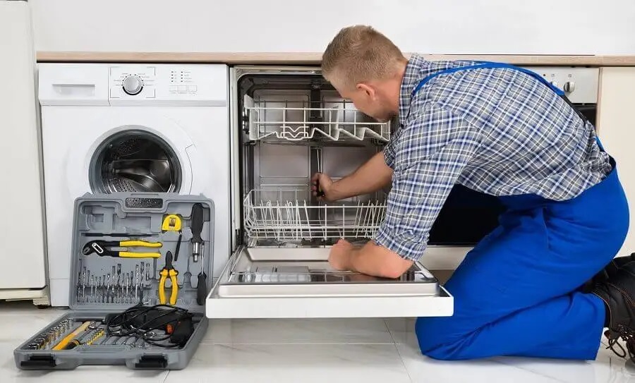 Şişli Beko servisi teknisyen ekibi beyaz eşya tamiri yaparken